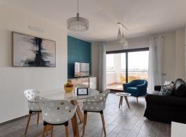 HomeForGuest Apartamento en residencia de lujo con terraza y piscina，位于La Guirra的酒店