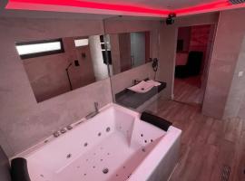 Apartamentos Las 7 Esencias，位于利纳雷斯的酒店