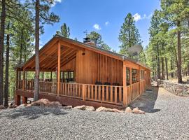 Serene Greer Cabin with Grill about 12 Mi to Skiing!，位于Greer的酒店