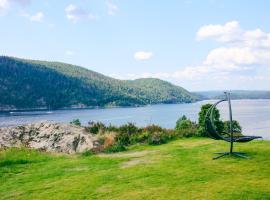 Modern cabin with a panoramic view of the Oslo Fjord，位于Nordre Frogn的酒店