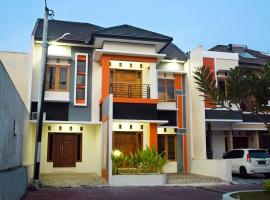 Guest House Dekat UGM Omah Ningrat Yogyakarta，位于科贾扬的酒店