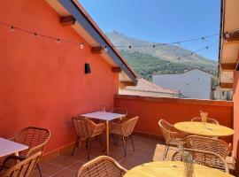 Hotel Camino de las Estrellas，位于Serranillos的酒店