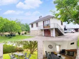 Maison chaleureuse avec un grand jardin