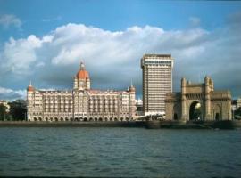 The Taj Mahal Tower, Mumbai，位于孟买戈拉巴堤岸市场附近的酒店