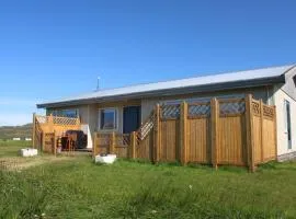 Stóri-Bakki Guesthouse-with hot tub