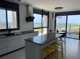 #דירת יוקרה על הים Sunset Beach Apartment#