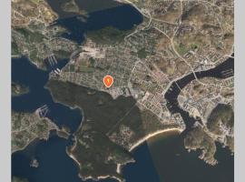 Mandal Apartment mit Möglichkeit ein Boot zu benutzen und Angeln，位于曼达尔的酒店