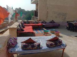 Neem Guest House Jaisalmer，位于斋沙默尔的豪华帐篷营地