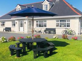 Ross Beach Family Farmhouse B&B，位于KillalaChurch of Ireland Cathedral附近的酒店