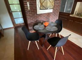 Niewielki pokój jedno lub dwuosobowy w dużym mieszkaniu w Gdańsk Wrzeszcz ul Smoluchowskiego koło Akademii Medycznej - cooliving，位于格但斯克的酒店