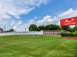 Econo Lodge Woodstock - Shenandoah Valley I-81，位于伍德斯托克的山林小屋