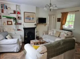 Kiltoy Cottage, Cosy 2 bedroomed Gate Lodge Cottage