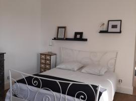 Gîte des Agapanthes，位于默兹河畔拉克鲁瓦的酒店