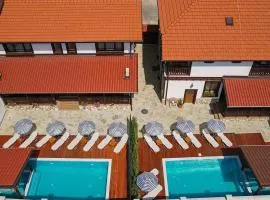 БЕЛИТЕ КЪЩИ