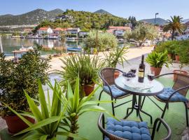 Apartment Đego near Ploce, riverfront, parking，位于Rogotin的酒店