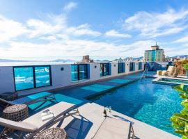 蓝树高级弗洛里亚诺波利斯旅馆，位于弗洛里亚诺波利斯的酒店