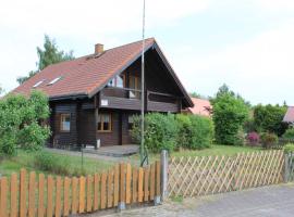 Holzblockhaus mit Kamin am Kite , Surf und Badestrand，位于Loissin的酒店