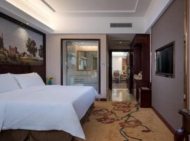 维也纳酒店广东东莞大岭山体育公园店，位于Jinjuling的酒店