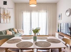 Mira Holiday Homes - 2 bedroom Hayat Boulevard in Townsquare - Great Family Activities，位于迪拜的酒店