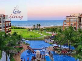 Beach Living, Frente mar, 400m do B Park com Restaurante e Toboagua，位于阿奎拉兹的带泳池的酒店