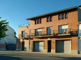 卡尔业罗尼农场酒店