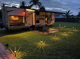 Cozy Camper，位于迈阿密的露营地