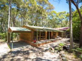Caseys Pet Friendly Beach Cottage，位于Mystery Bay的酒店