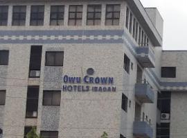 Room in Lodge - Owu Crown Hotel - Deluxetwin Bed Room，位于伊巴丹的住宿加早餐旅馆
