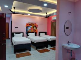 Temple stay - Uma Residency and Guest House，位于马伊拉杜图赖的酒店