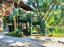 º Tropical Escape Sarasota º Experience Florida Up-close!，位于萨拉索塔的带按摩浴缸的酒店
