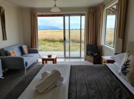 The Lodge, with Mt Cook views，位于特威泽尔的木屋