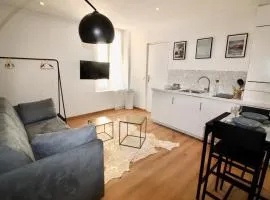 Lovely Renovated Studio Golden Square Pedestrian