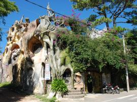 欢乐楼度假屋，位于大叻的乡村别墅