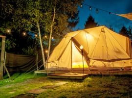 Glamping z alpakami，位于Jankowice的豪华帐篷营地