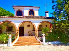 Agradable casa de campo con piscina en la Barrosa，位于奇克拉纳－德拉弗龙特拉的乡间豪华旅馆