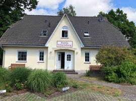 Kapitänshaus Scharmberg, Ferienwohnung Seeadler，位于博恩的酒店