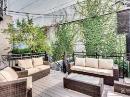 Gold coast villa with free parking garage sleeps 10，位于芝加哥的酒店