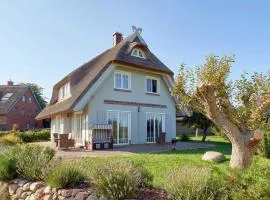 Reethus Reddevitz mit Kamin, Sauna, Terrasse, Boddenblick