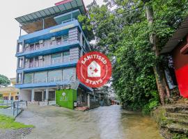 OYO Flagship 79099 Hotel Blue Sapphire Canal Road，位于Rājpur的酒店