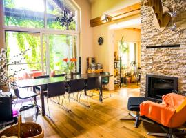 Willa tuŻur，位于Osie的酒店