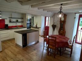 Chez Jojo à St fraimbault，位于Saint-Fraimbault-de-Prières的酒店