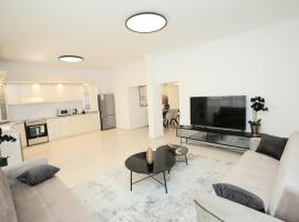 City center luxury apartment in Netanya，位于内坦亚的豪华酒店