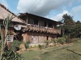 Hospedaje KOWAPANA BOCAS DE AMACAYACU，位于Morelia的酒店