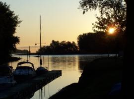 泊威尔斯特凡马林木屋，位于Maskinongé的酒店