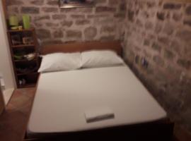 room Ami，位于卡什泰拉的酒店