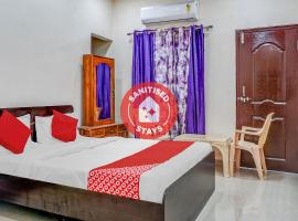 OYO 80853 Hotel & Lawn By Dhotre，位于Phundardih的酒店
