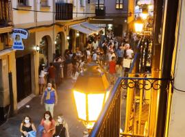 Los Balcones de Laurel，位于洛格罗尼奥Spanish Federation of Friends of the Camino de Santiago Associations附近的酒店