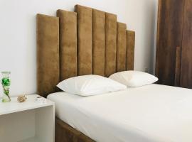 Enia's Room，位于萨兰达的酒店