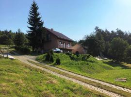 Dom na wzgórzu z pięknymi widokami. Miejsce Tropie，位于Tropie的酒店