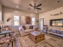 Quiet Kanab Home with Panoramic Views and Porch!，位于卡纳布的别墅